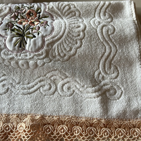 Embroidered Cotton Hand Towel - Picture 8 of 9